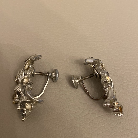 Vintage Coro Silver tone rhinestone screw back earrings - Picture 3 of 6
